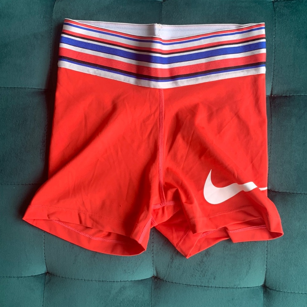 3’ Nike gym shorts, orange, Nike logo